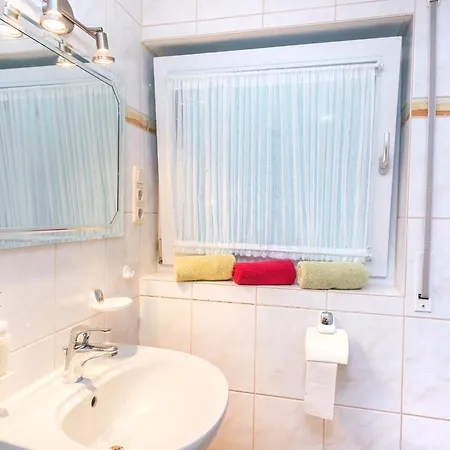 Mueritzblick 35 Und 36, 2xsouterrain-wohnung, 2xerdgeschoss-wohnung, 2xobergeschoss-wohnung * Röbel