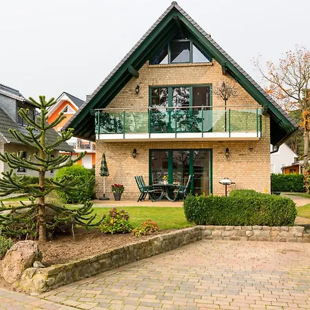 Mueritzblick 35 Und 36, 2xsouterrain-wohnung, 2xerdgeschoss-wohnung, 2xobergeschoss-wohnung * Röbel