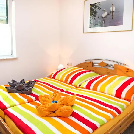 Mueritzblick 35 Und 36, 2xsouterrain-wohnung, 2xerdgeschoss-wohnung, 2xobergeschoss-wohnung شقة Röbel